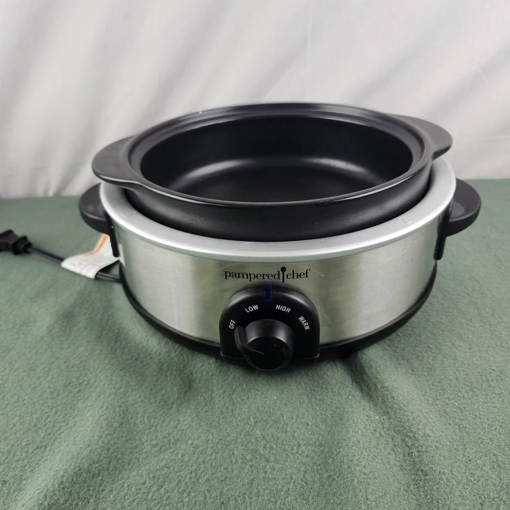 Pampered Chef Rockcrok Slow Cooker, Everyday Pan-  2.5 Quart - No Lid